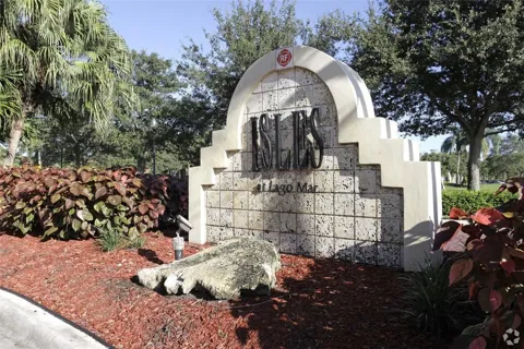 12730 VISTA ISLES DRIVE #812