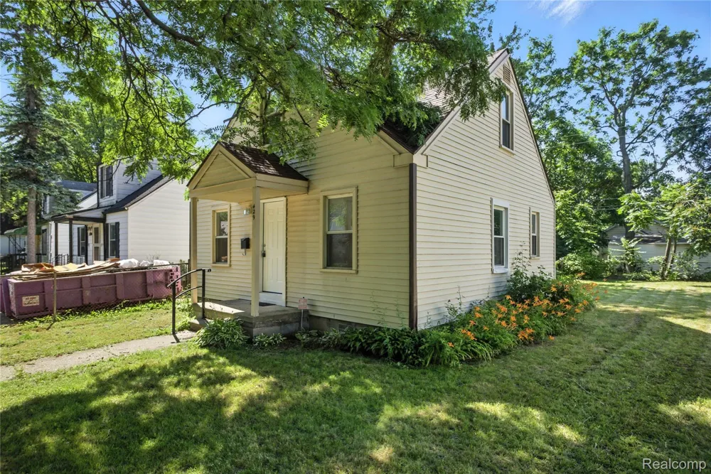 429 W Bernhard Avenue Hazel Park City, MI 48030