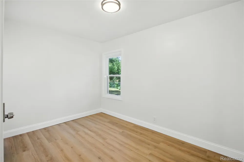 429 W Bernhard Avenue Hazel Park City, MI 48030