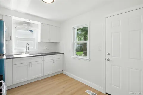 429 W Bernhard Avenue