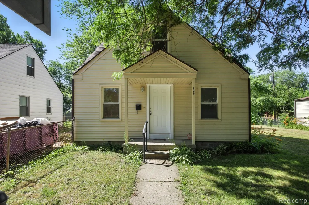 429 W Bernhard Avenue Hazel Park City, MI 48030