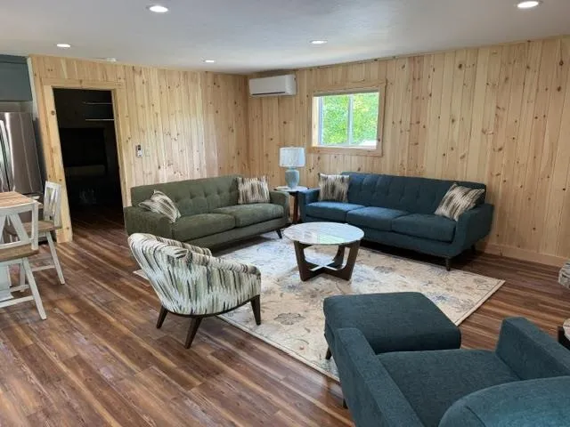 5933 SW Old Oak Trail Springfield Township, MI 49633
