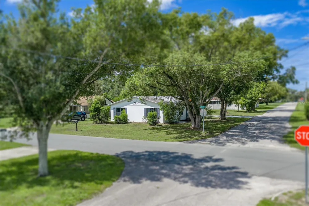 5207 10TH STREET Zephyrhills, FL 33542