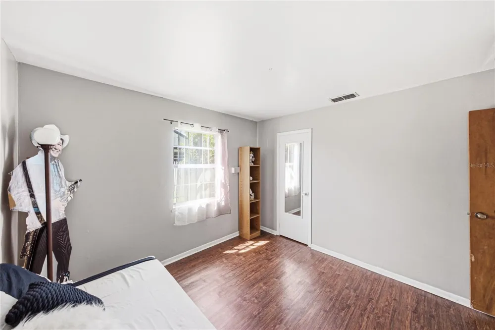 5207 10TH STREET Zephyrhills, FL 33542