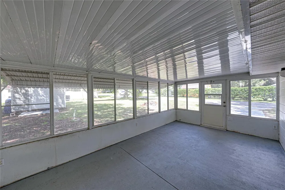 5207 10TH STREET Zephyrhills, FL 33542