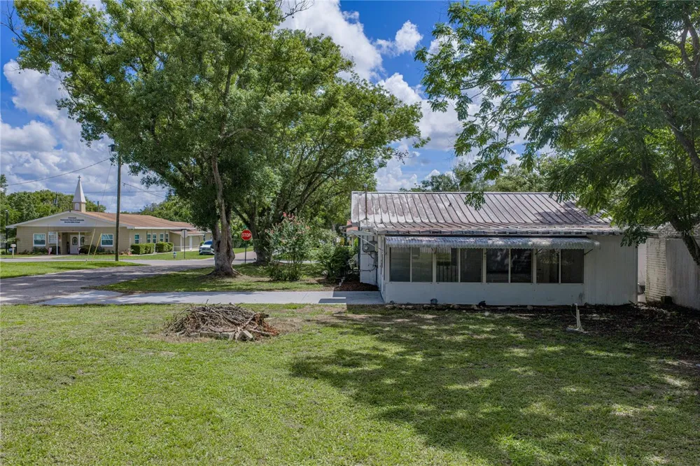 5207 10TH STREET Zephyrhills, FL 33542