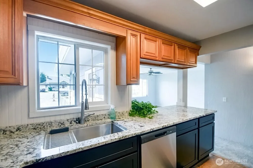 327 Eklund Avenue Hoquiam, WA 98550
