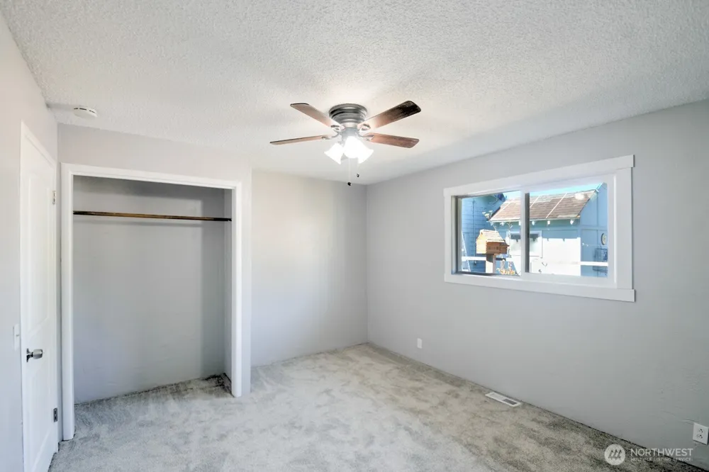 327 Eklund Avenue Hoquiam, WA 98550