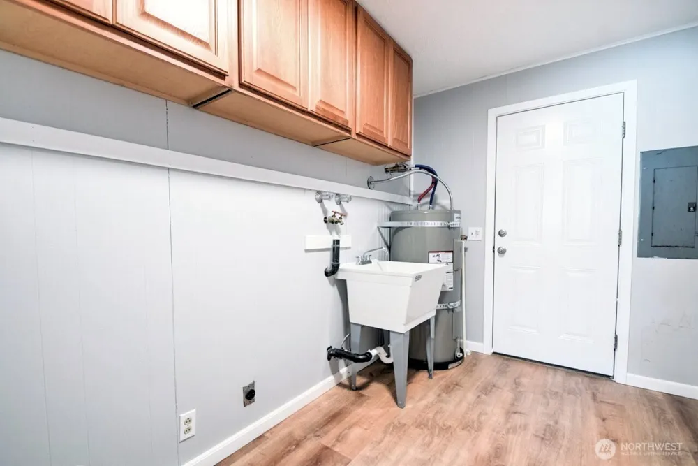 327 Eklund Avenue Hoquiam, WA 98550