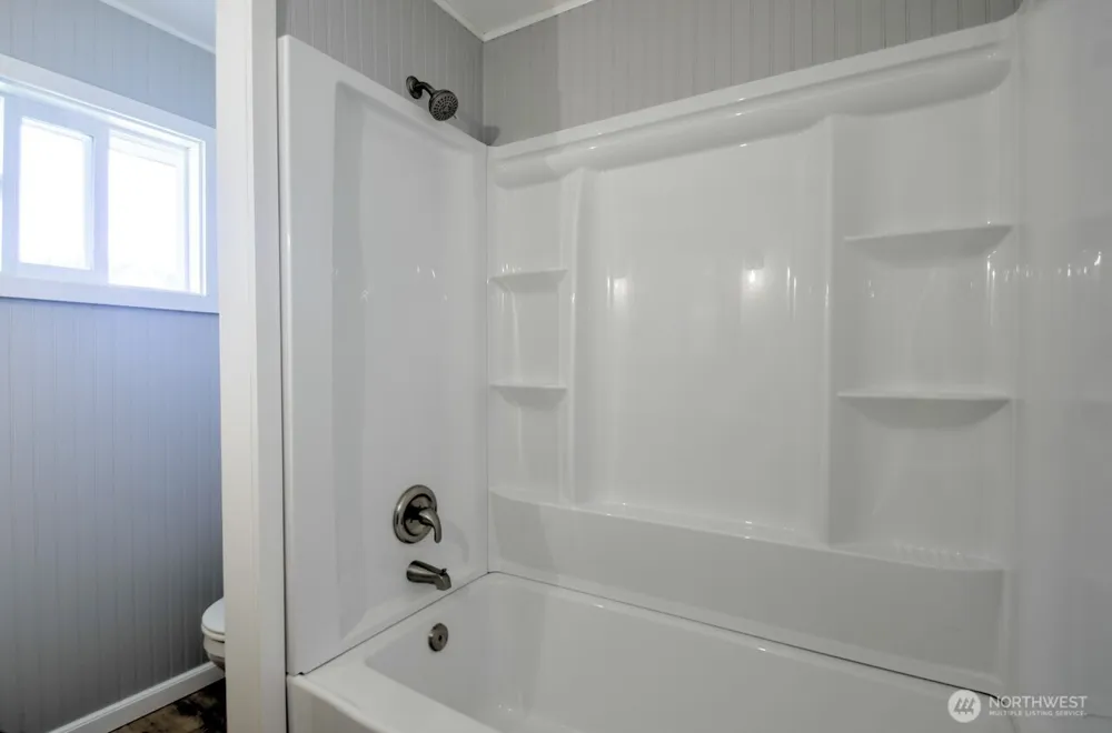 327 Eklund Avenue Hoquiam, WA 98550