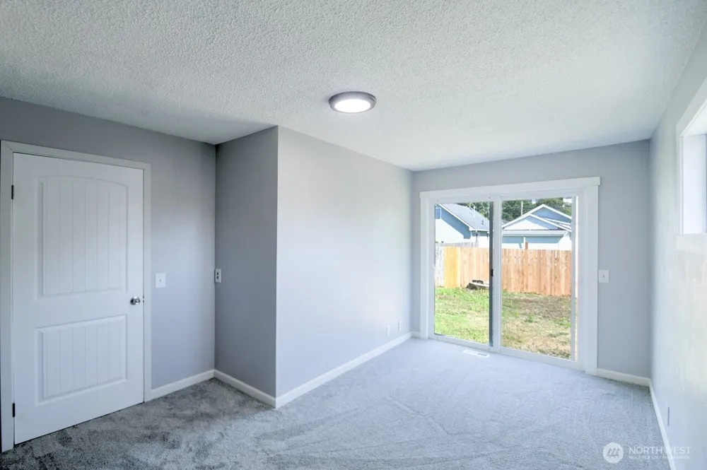 327 Eklund Avenue Hoquiam, WA 98550