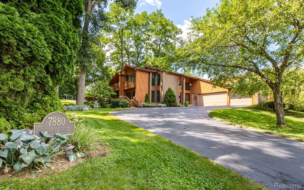 7880 Deerhill Drive Independence Charter Township, MI 48346