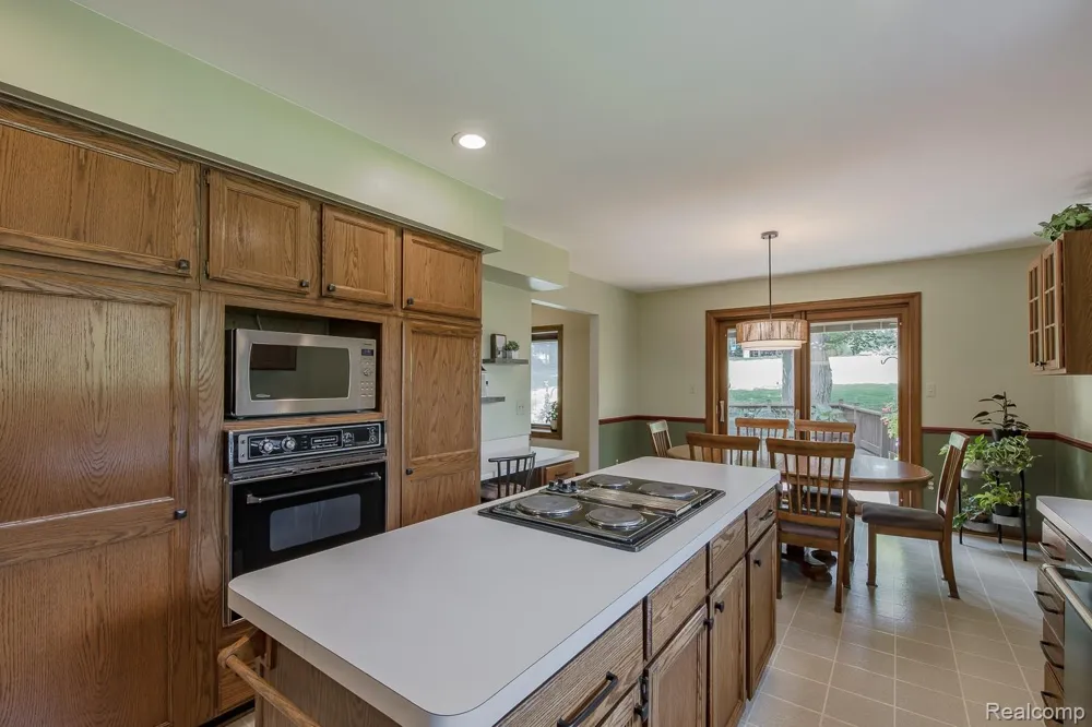 7880 Deerhill Drive Independence Charter Township, MI 48346