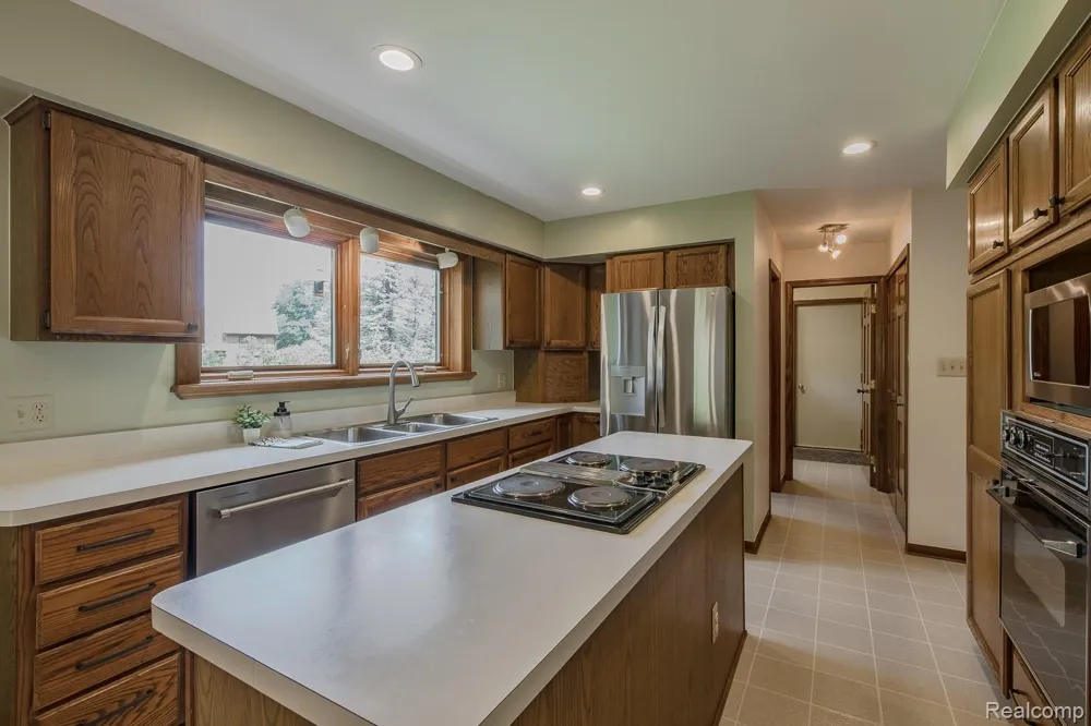 7880 Deerhill Drive Independence Charter Township, MI 48346