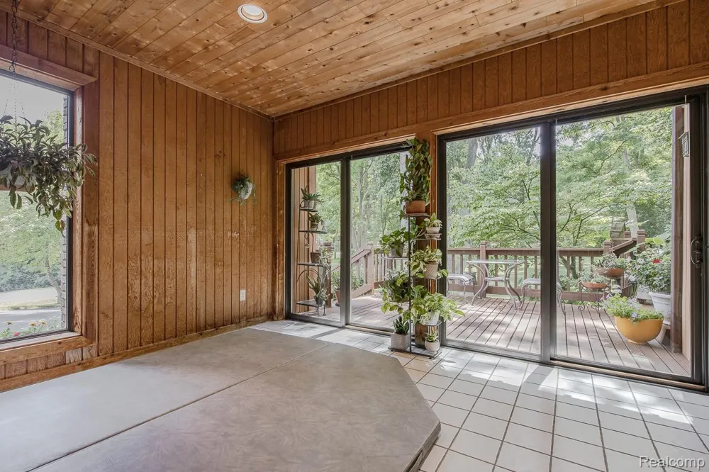 7880 Deerhill Drive Independence Charter Township, MI 48346