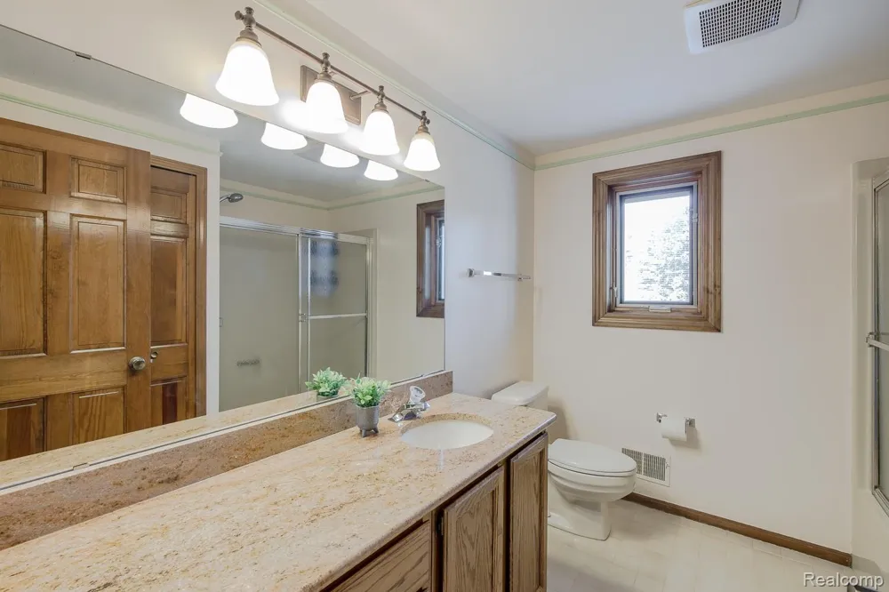 7880 Deerhill Drive Independence Charter Township, MI 48346