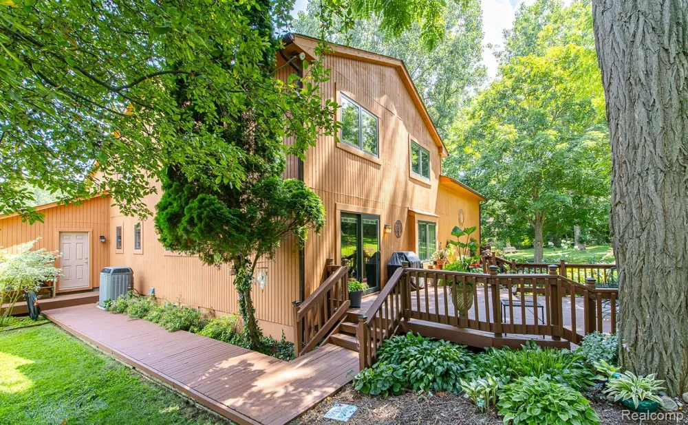 7880 Deerhill Drive Independence Charter Township, MI 48346