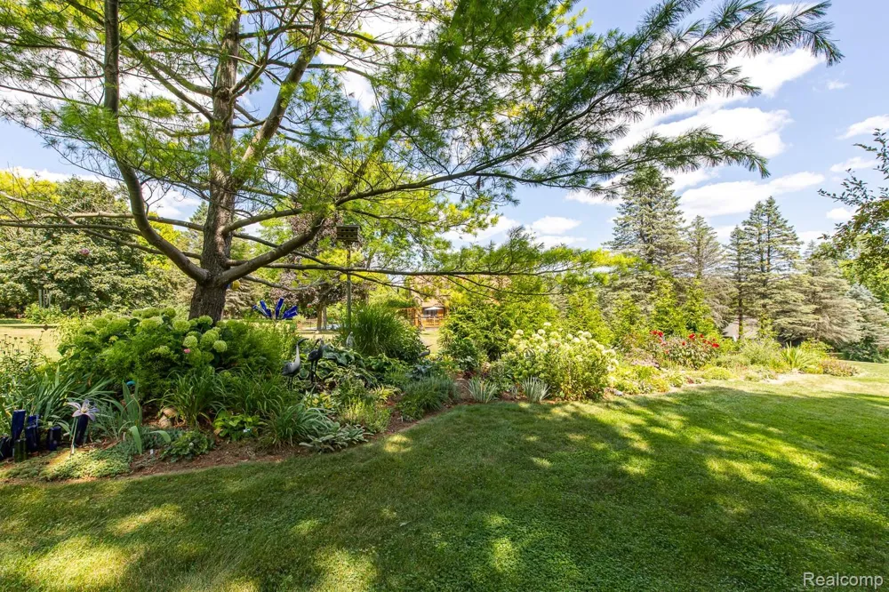 7880 Deerhill Drive Independence Charter Township, MI 48346