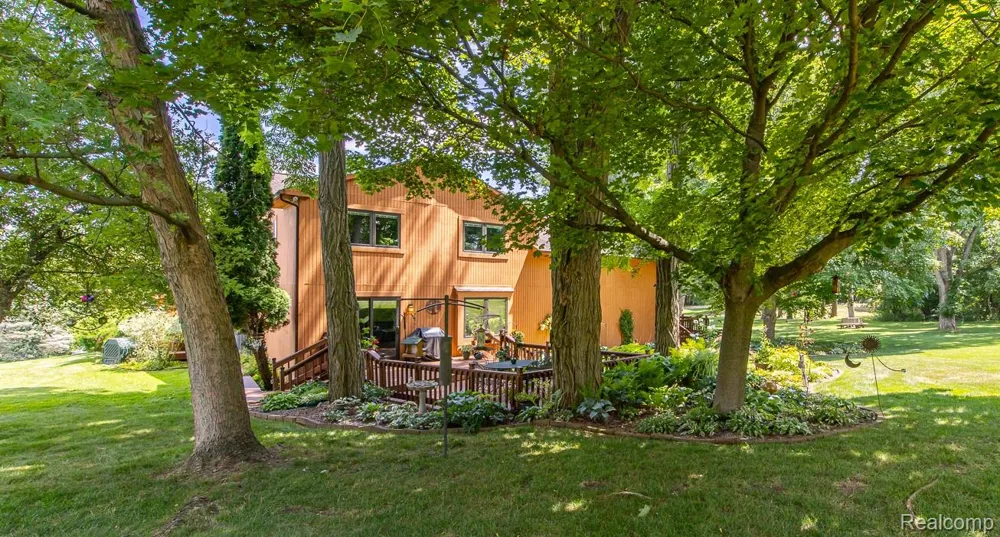 7880 Deerhill Drive Independence Charter Township, MI 48346