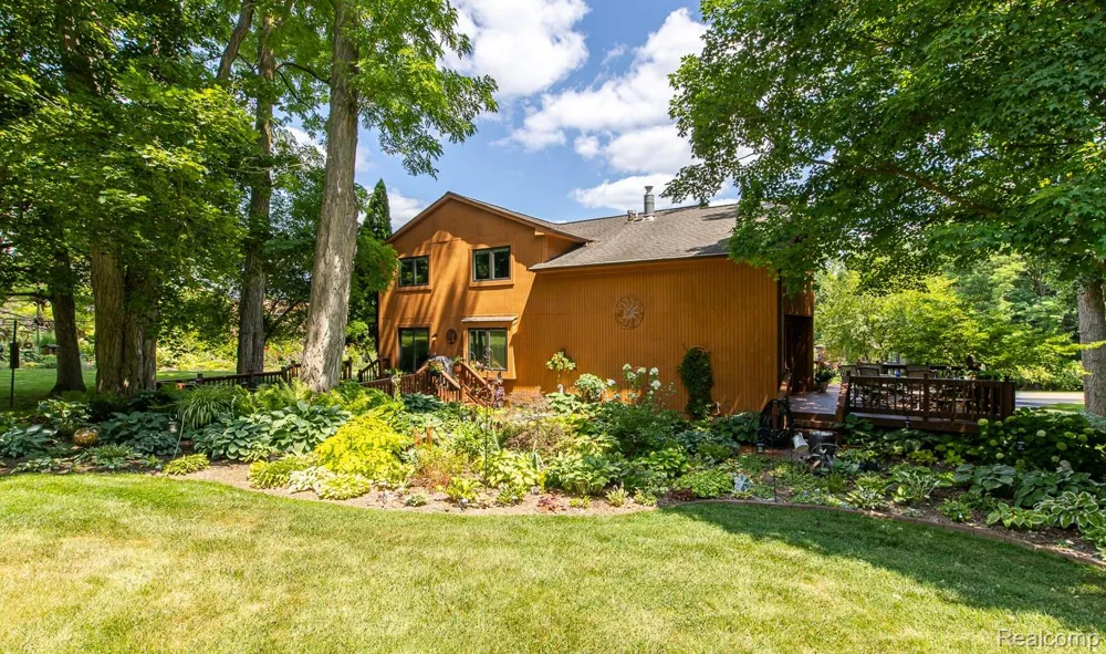 7880 Deerhill Drive Independence Charter Township, MI 48346
