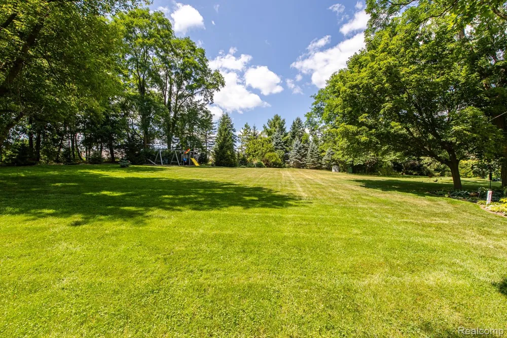 7880 Deerhill Drive Independence Charter Township, MI 48346
