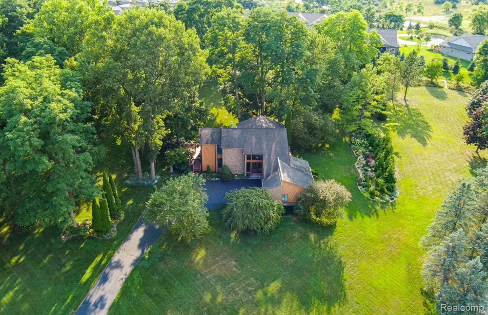 7880 Deerhill Drive Independence Charter Township, MI 48346