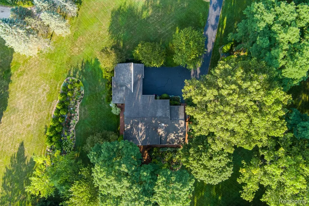 7880 Deerhill Drive Independence Charter Township, MI 48346