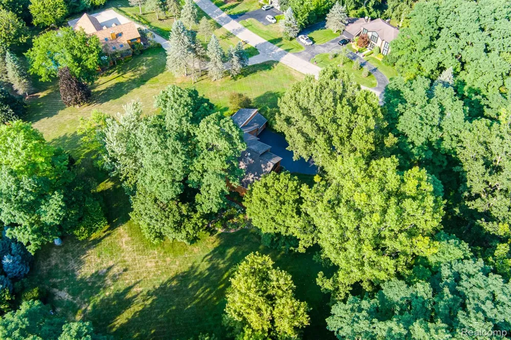 7880 Deerhill Drive Independence Charter Township, MI 48346
