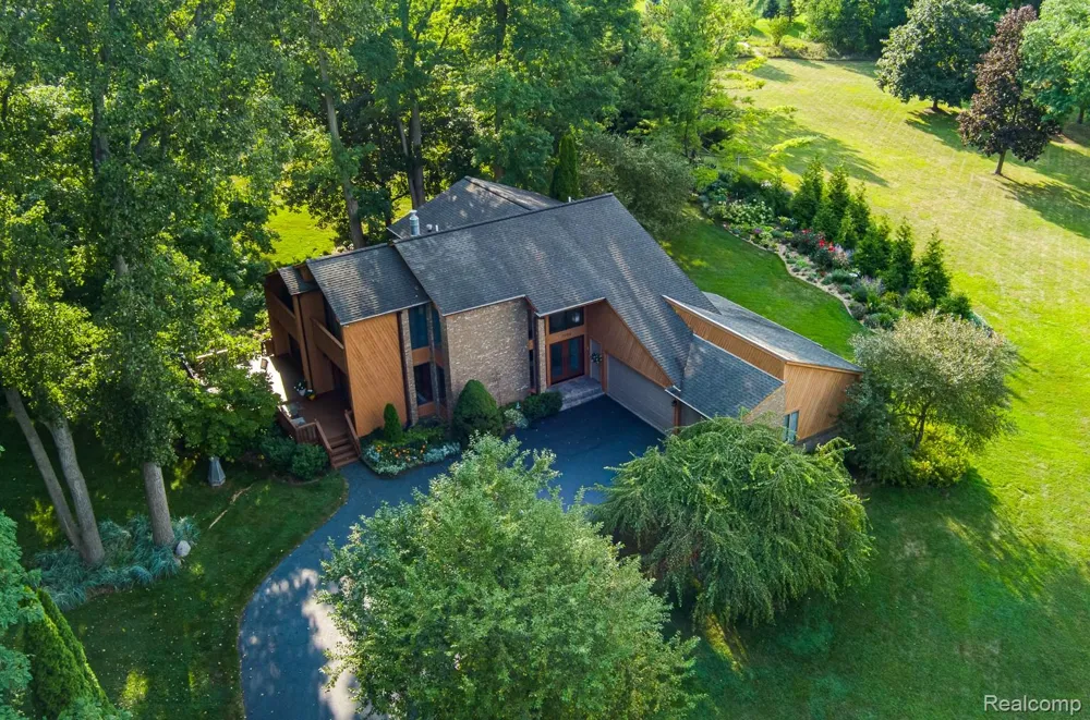 7880 Deerhill Drive Independence Charter Township, MI 48346