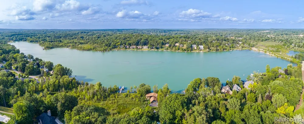 7880 Deerhill Drive Independence Charter Township, MI 48346
