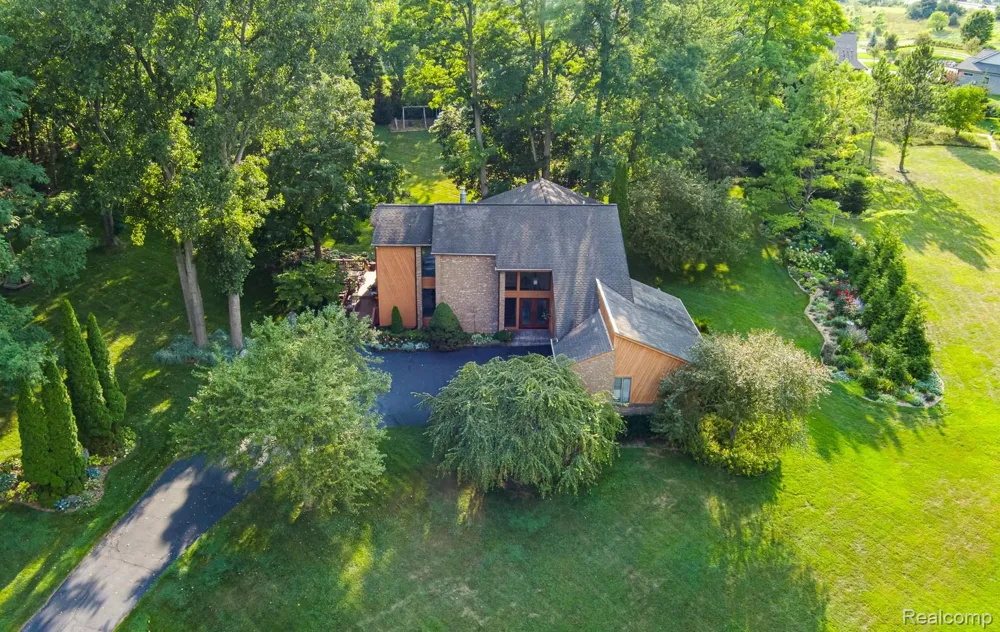 7880 Deerhill Drive Independence Charter Township, MI 48346