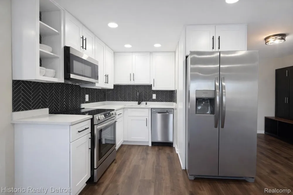 1300 E Lafayette Street E #610-11 Detroit City, MI 48207