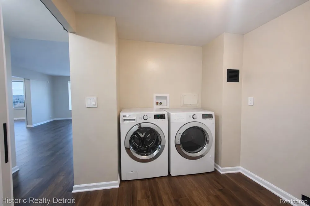1300 E Lafayette Street E #610-11 Detroit City, MI 48207
