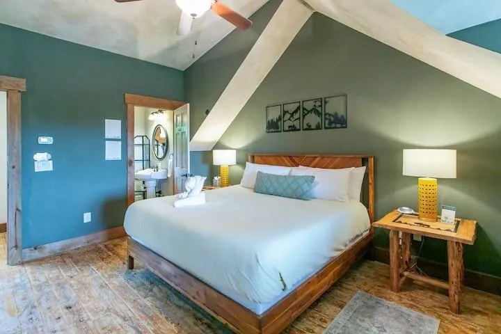 3049 Tray Mountain Road Sautee Nacoochee, GA 30157