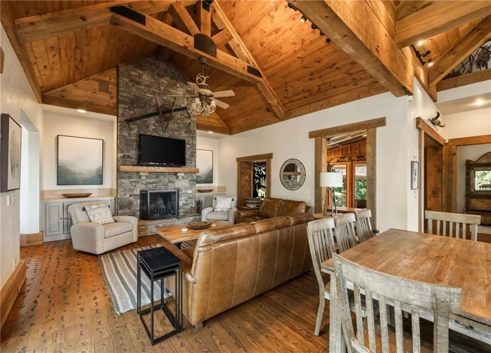 3049 Tray Mountain Road Sautee Nacoochee, GA 30157