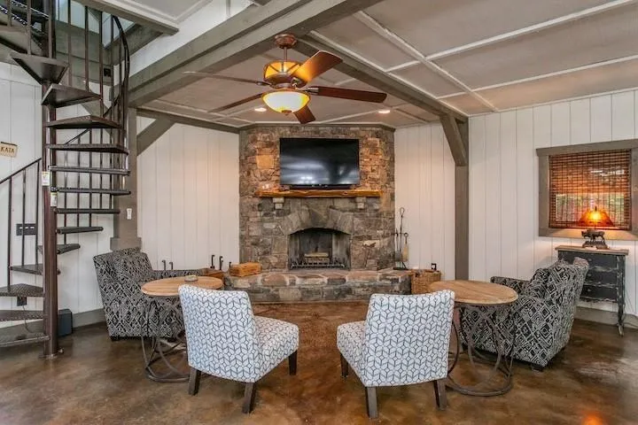 3049 Tray Mountain Road Sautee Nacoochee, GA 30157