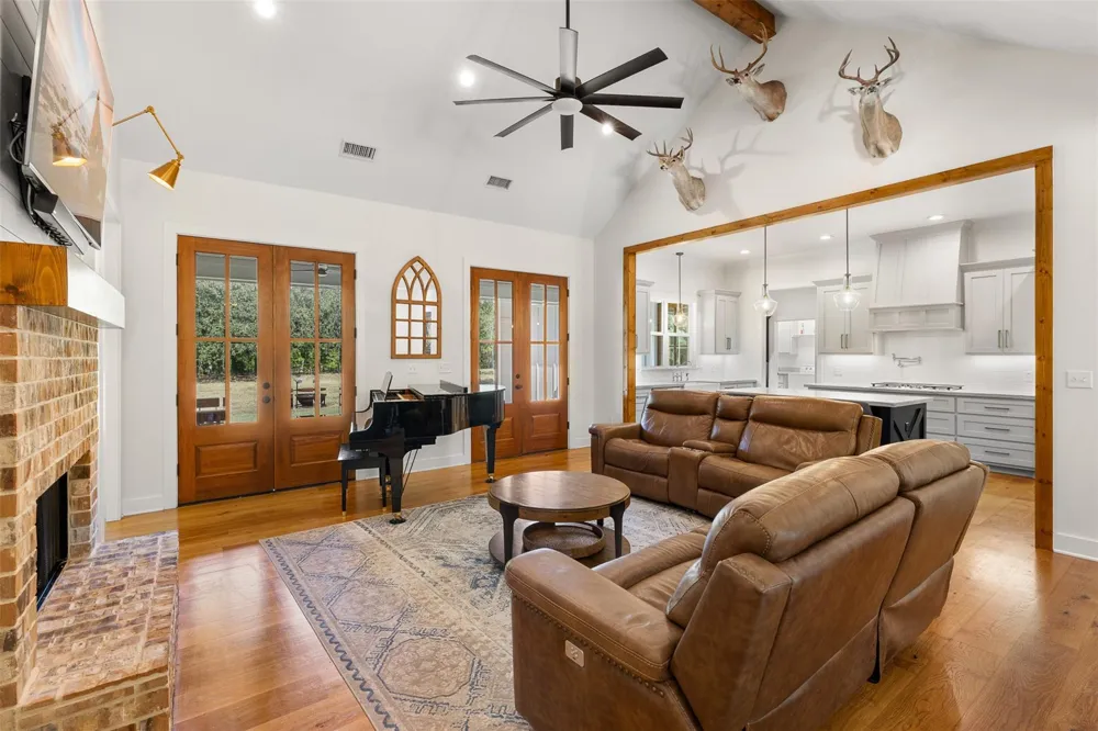 526 Piney Creek Road La Grange, TX 78945