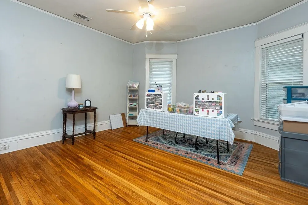 8 S EVERGREEN ST Memphis, TN 38104
