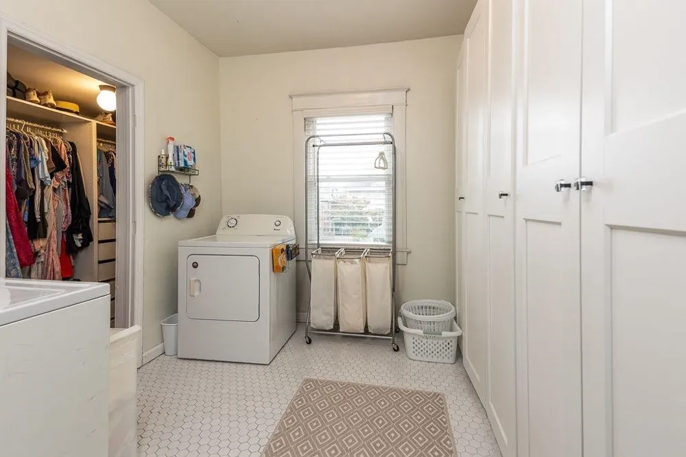 8 S EVERGREEN ST Memphis, TN 38104