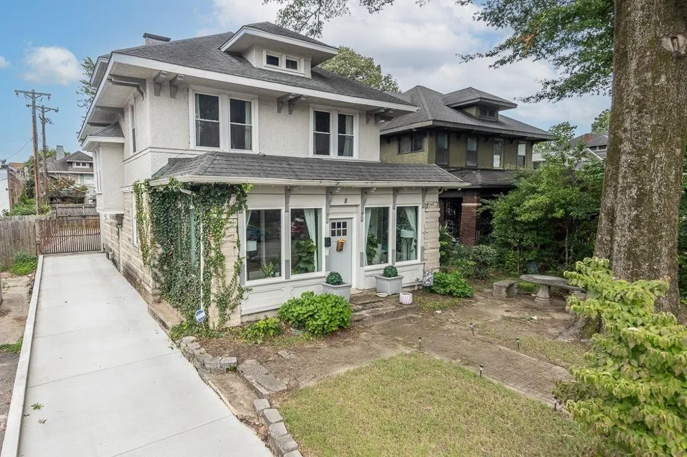 8 S EVERGREEN ST Memphis, TN 38104