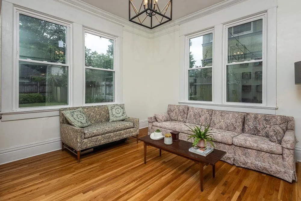8 S EVERGREEN ST Memphis, TN 38104