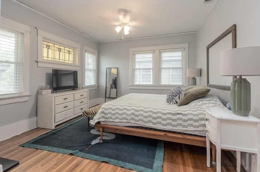 8 S EVERGREEN ST Memphis, TN 38104