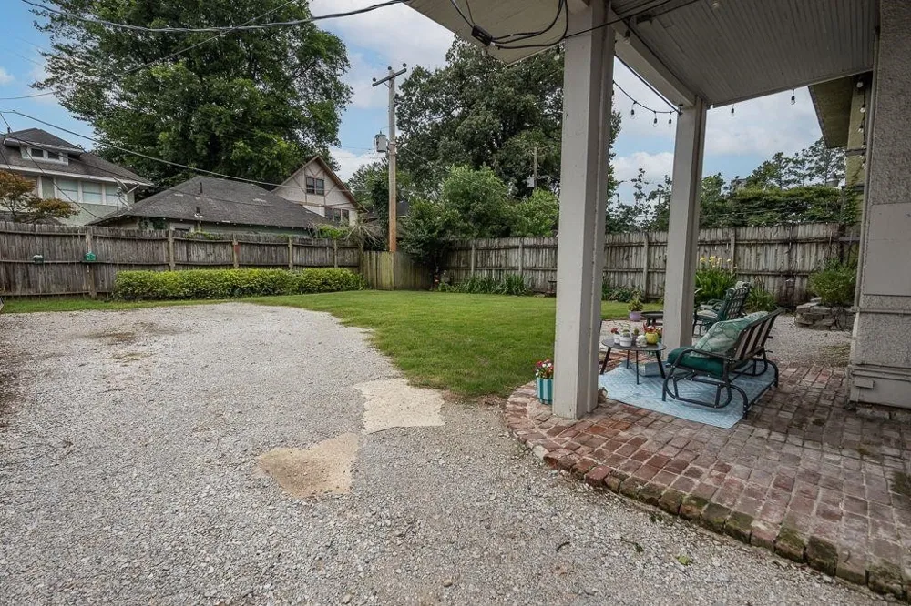 8 S EVERGREEN ST Memphis, TN 38104