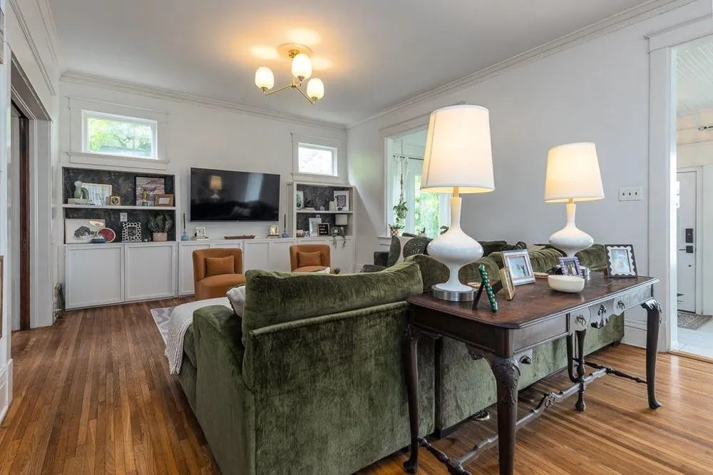 8 S EVERGREEN ST Memphis, TN 38104