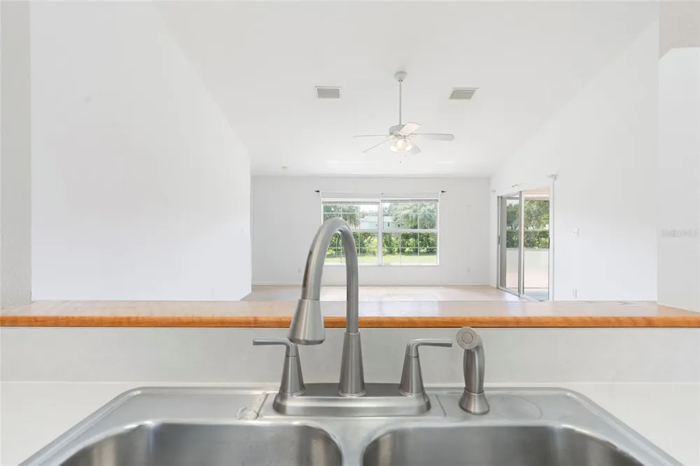 6412 LAURELWOOD DRIVE Zephyrhills, FL 33542