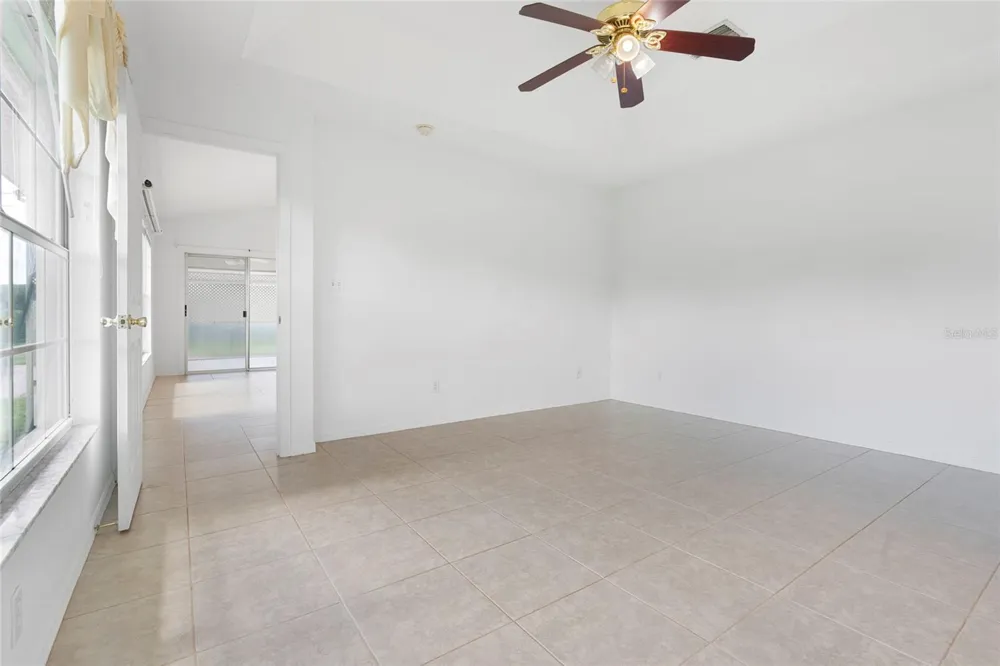 6412 LAURELWOOD DRIVE Zephyrhills, FL 33542