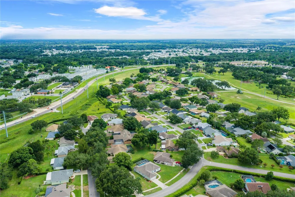 6412 LAURELWOOD DRIVE Zephyrhills, FL 33542