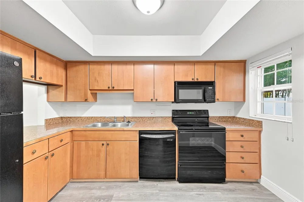 3807 OAK DRIVE #D41 Tampa, FL 33611