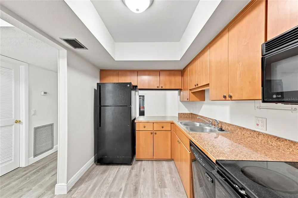 3807 OAK DRIVE #D41 Tampa, FL 33611