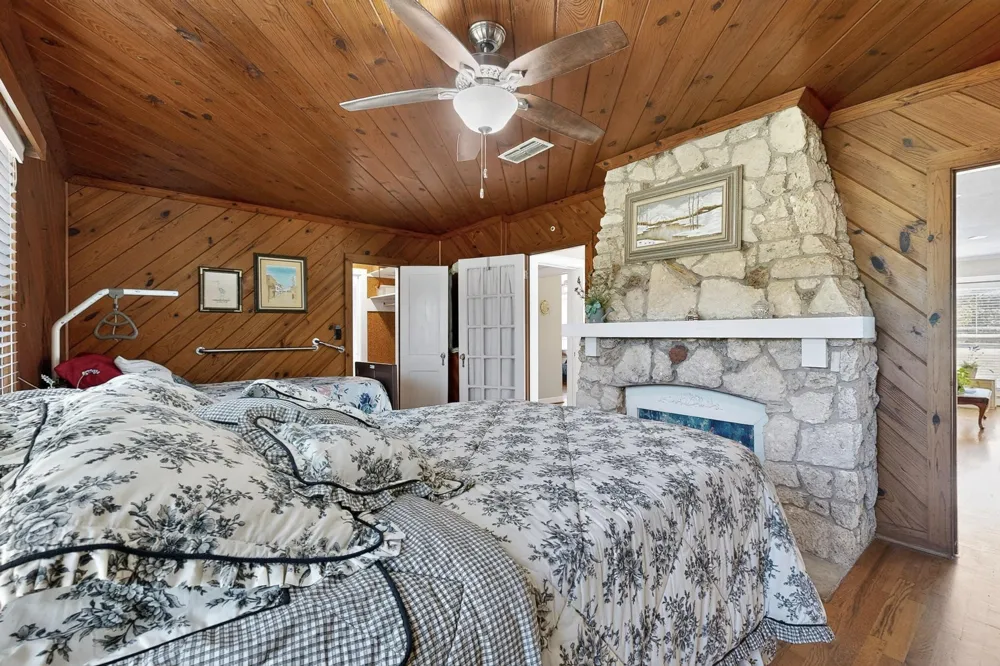 1800 W Frank Street Grand Saline, TX 75140